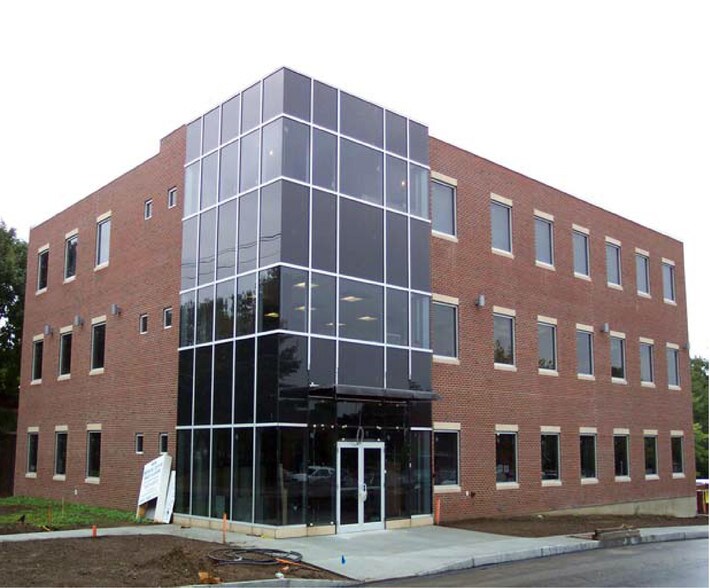 More Photos Of 35 Pearl St, Brockton Medical For Lease