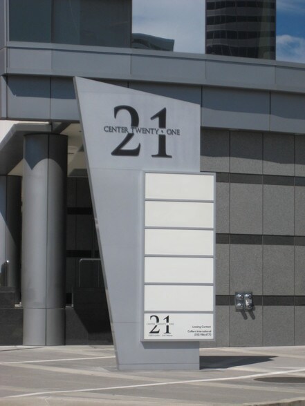 More Photos Of 2101 Webster St, Oakland Unknown For Lease