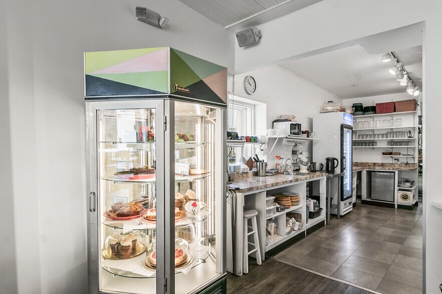 More Photos Of 618 Oak St, Baraboo General Retail For Sale