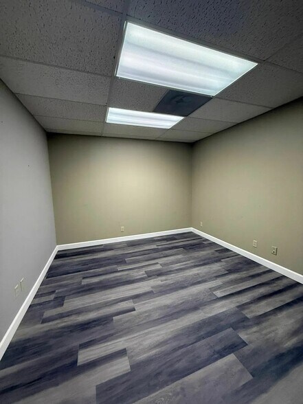 More Photos Of 8330-8350 Meadow Rd, Dallas Office For Sale