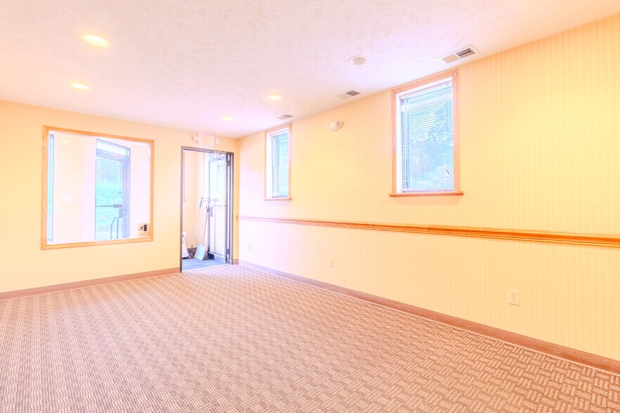 More Photos Of 1600 Wildlife Lodge Rd, Lower Burrell Medical For Lease