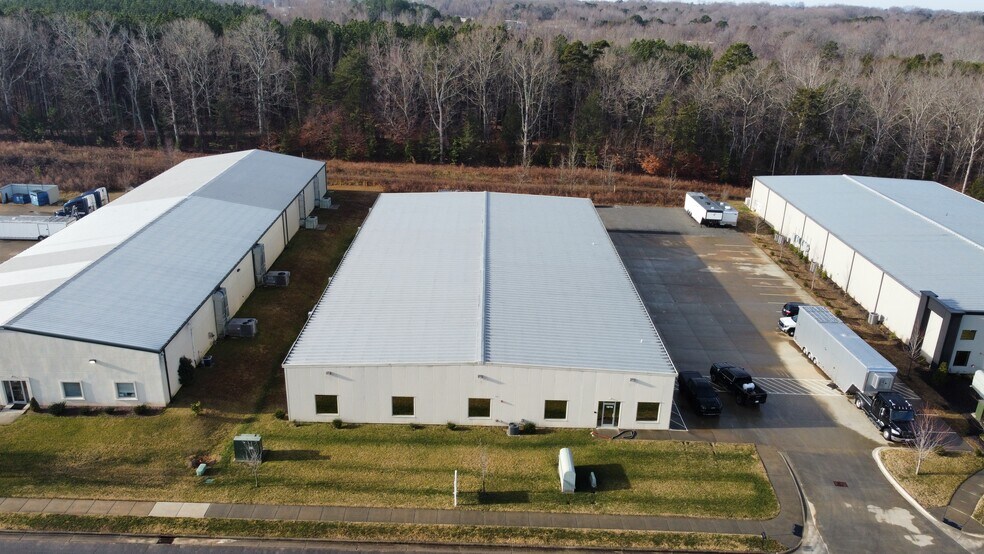 More Photos Of 197 Thunder Rd, Mooresville Light Distribution For Lease