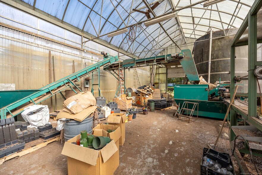 More Photos Of 2035 Scott Rd, Cheshire Specialty For Sale