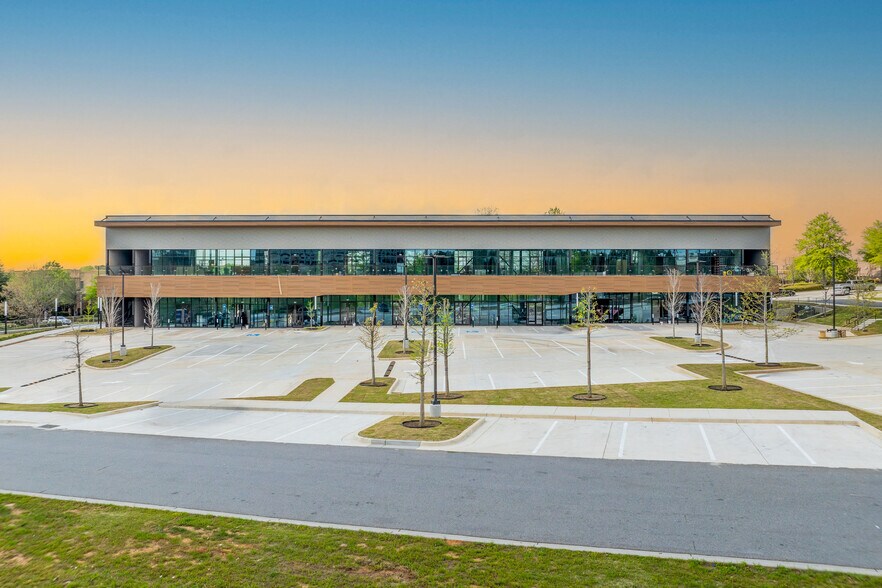 Primary Photo Of 458 Northolt Pky, Suwanee General Retail For Lease