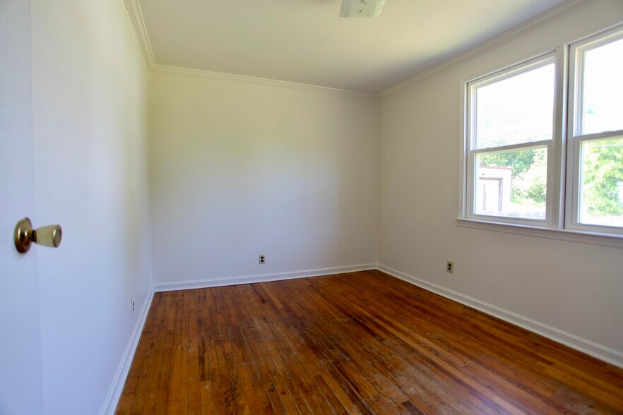 More Photos Of 5304 Eaton Cir, Charlotte Multifamily For Sale