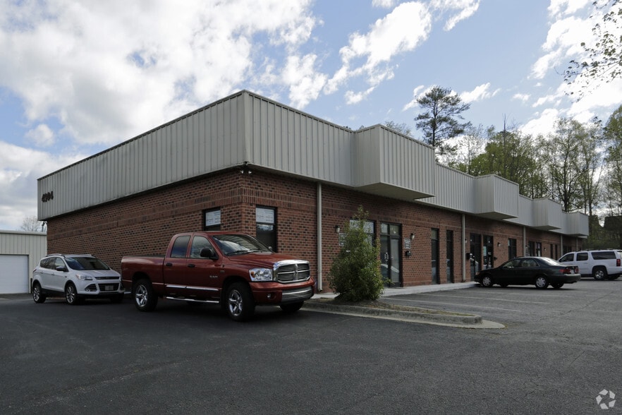 More Photos Of 4904 Alpinis Dr, Raleigh Showroom For Lease