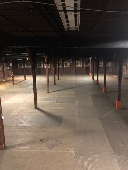 More Photos Of 1251 W Market St, Warren Manufacturing For Sale