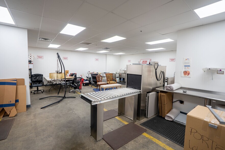 More Photos Of 5501-5519 Pioneer Park Blvd, Tampa Distribution For Lease