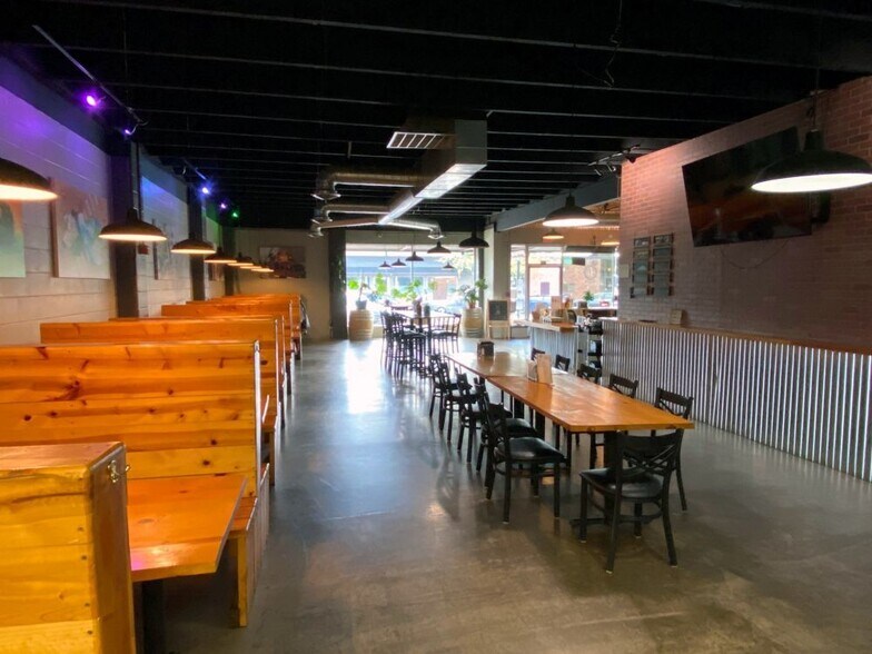 More Photos Of 326 S Broadway St, Estacada Storefront For Sale