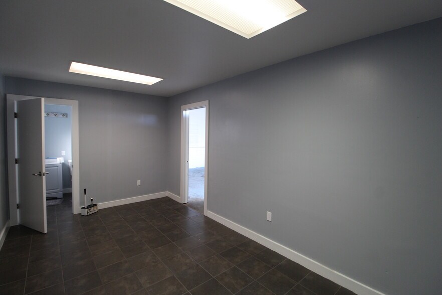 More Photos Of 1967 17th St, Sarasota Unknown For Lease