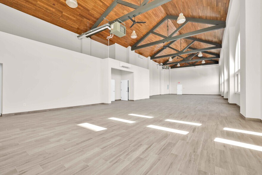 More Photos Of 405-407 Gates Ave, Brooklyn Loft Creative Space For Lease