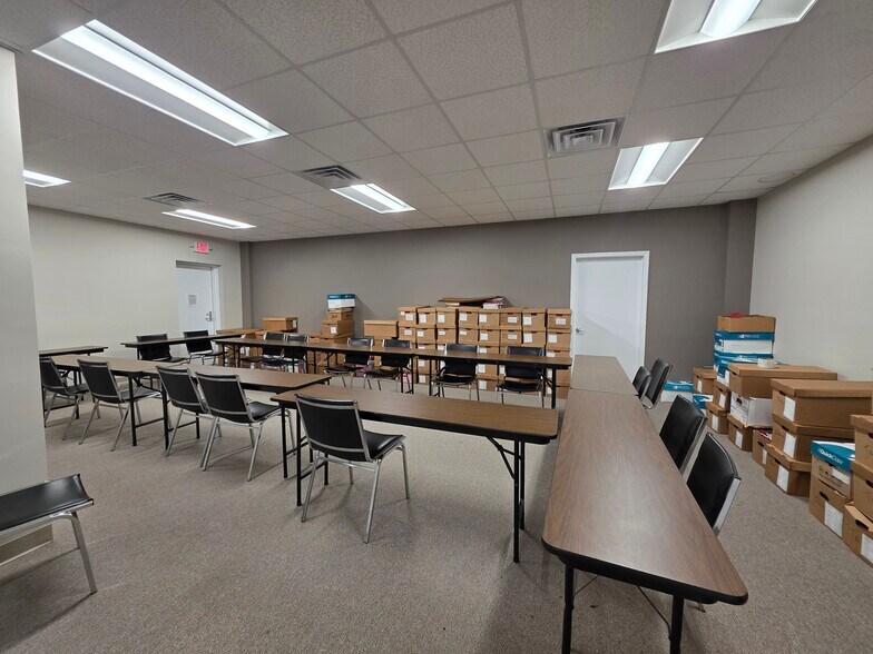 More Photos Of 93 Vickers Rd, Waycross Medical For Lease