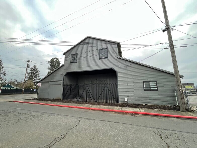 Primary Photo Of 2990 Portland Rd NE, Salem Warehouse For Lease