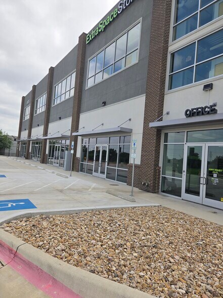 More Photos Of 4925 Denton Hwy, Haltom City Self Storage For Lease