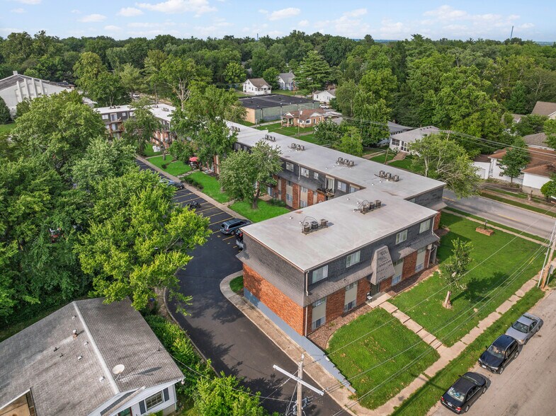 More Photos Of 400 N Oakland Ave, Carbondale Apartments For Sale