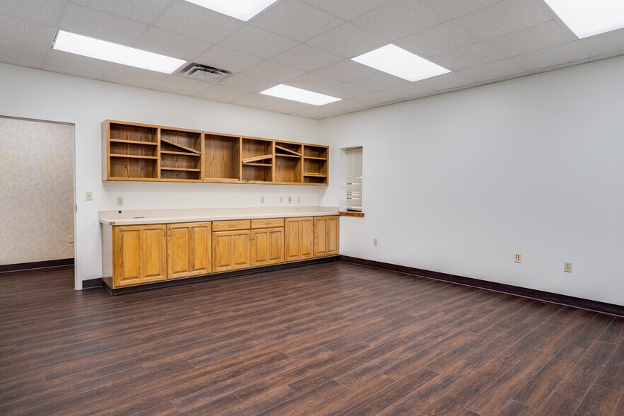 More Photos Of 2716 Commerce St, Wichita Falls Industrial For Sale