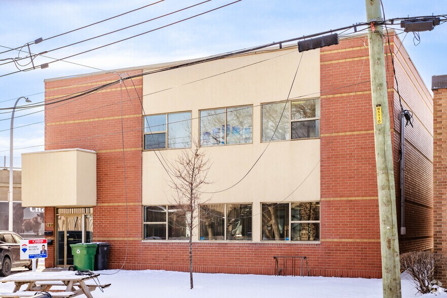 More Photos Of 789 Av George Leclaire, Montréal Office Residential For Sale