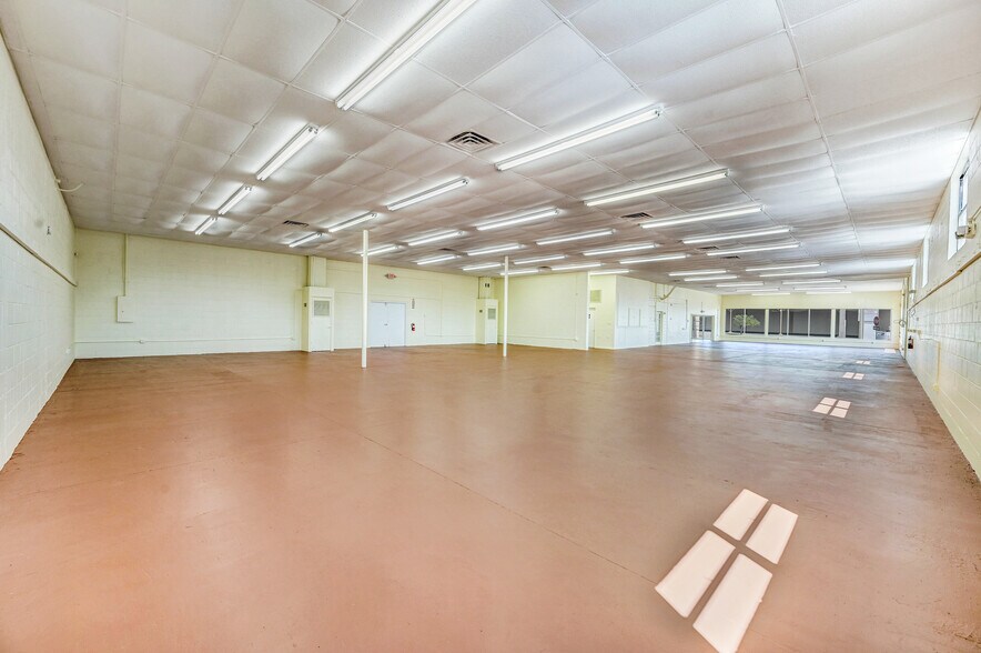 More Photos Of 117-137 Hughlett Ave, Cocoa General Retail For Sale