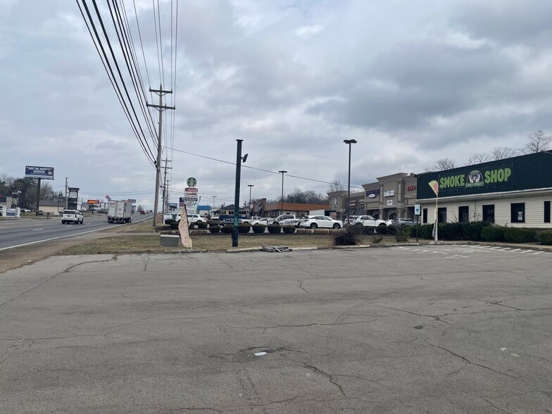 More Photos Of 2131 Wilma Rudolph Blvd, Clarksville Freestanding For Lease
