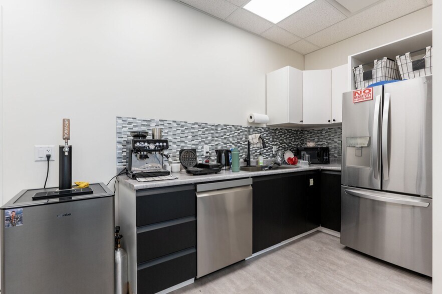 More Photos Of 2071 Kingsway Ave, Port Coquitlam Flex For Sale