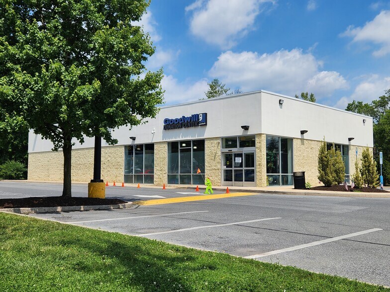 More Photos Of 401-403 West Chester Pike, Havertown Unknown For Lease