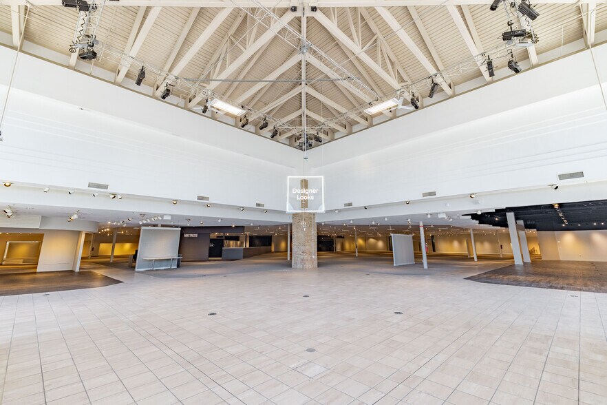 More Photos Of 8300 N Wayne Rd, Westland Freestanding For Lease