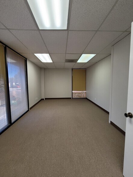 More Photos Of 433 Kitty Hawk Rd, Universal City Office For Lease