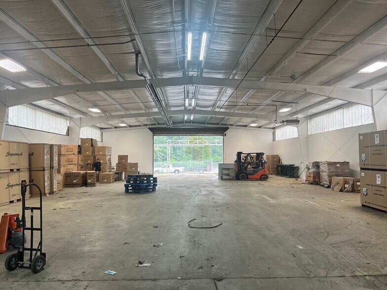 More Photos Of 2329 Joe Brown Dr, Greensboro Warehouse For Sale