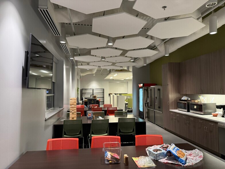 More Photos Of 3253 E Chestnut Expy, Springfield Office For Lease