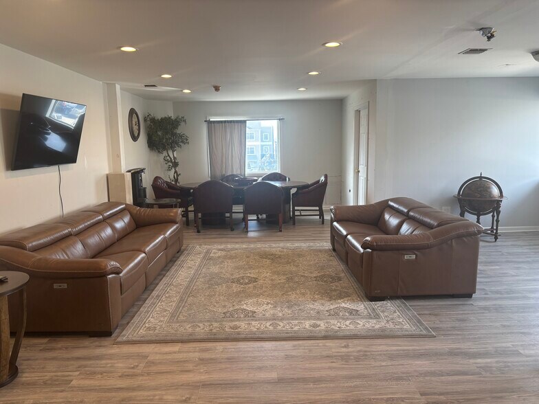 More Photos Of 521 Oak St, Copiague Carwash For Lease