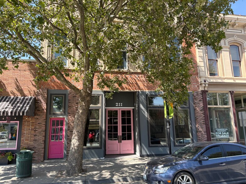 More Photos Of 211 E Main St, Dayton General Retail For Sale