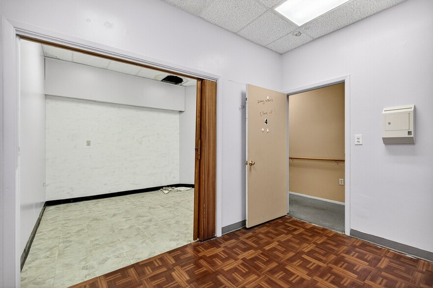 More Photos Of 4127-4141 Mayfield Rd, South Euclid Office For Sale