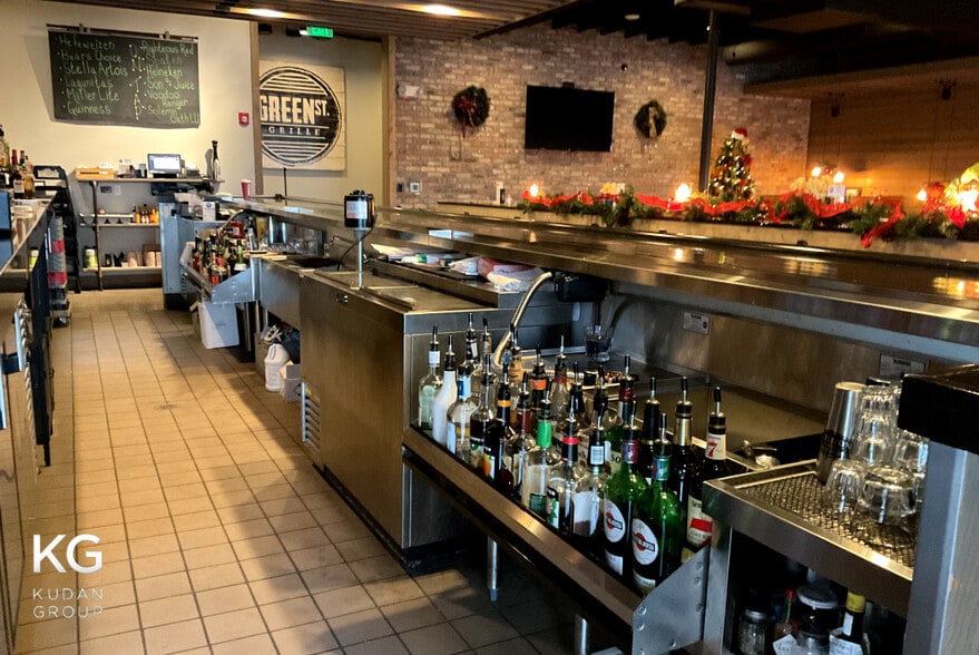 More Photos Of 120 W Green, Bensenville Restaurant For Lease