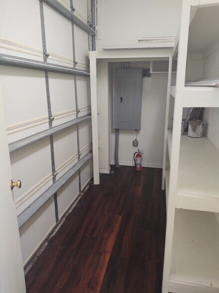 More Photos Of 515 E 27th St, Bradenton Office For Sale