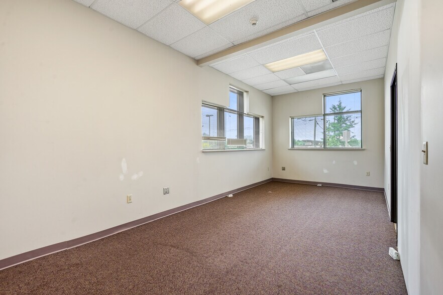 More Photos Of 77-87 Glade Dr, Kittanning Flex For Sale