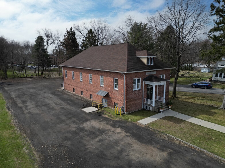 More Photos Of 43 Naubuc Ave, Glastonbury Flex For Sale