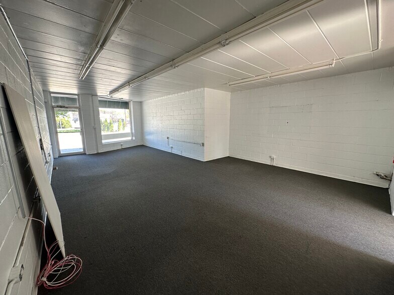 More Photos Of 220-230 Hicks Pl, Palatine Storefront Retail Residential For Sale