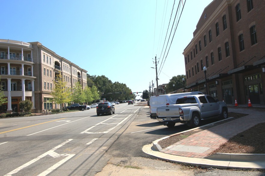 More Photos Of 92 Milton Ave, Alpharetta General Retail For Sale