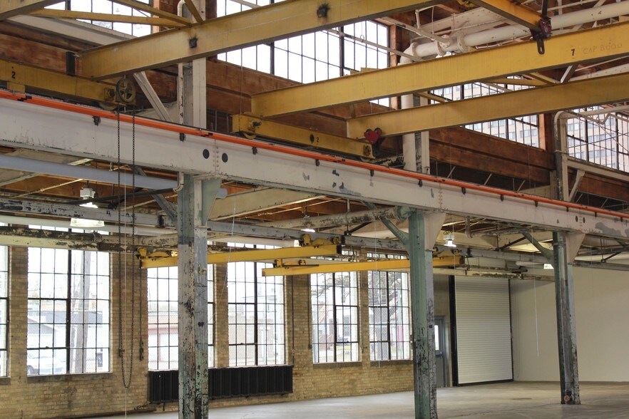 More Photos Of 1618-1620 Central Ave NE, Minneapolis Warehouse For Lease