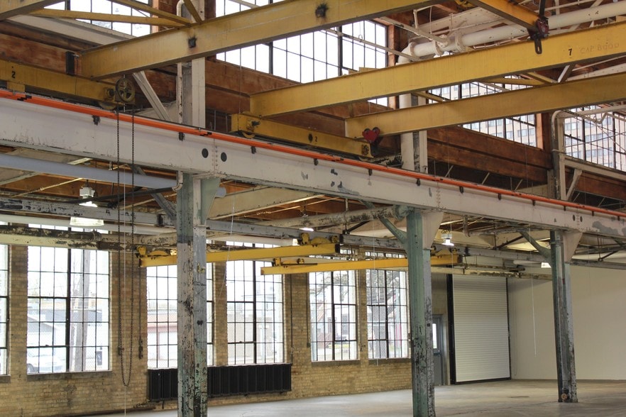 More Photos Of 1618-1620 Central Ave NE, Minneapolis Warehouse For Lease