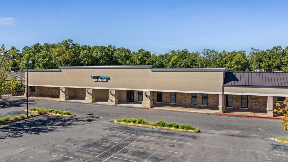 Primary Photo Of 90-104 Ecor Rouge Pl, Fairhope General Retail For Sale