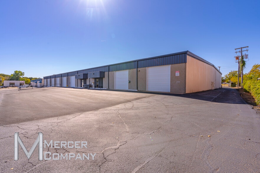 More Photos Of 801 Secretary Dr, Arlington Warehouse For Lease