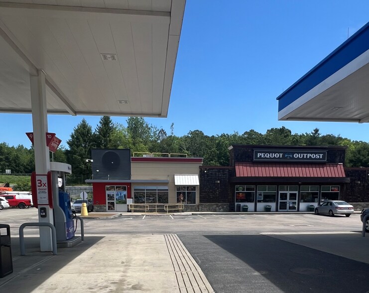 More Photos Of 101 Trolley Line Blvd, Mashantucket Service Station For Lease
