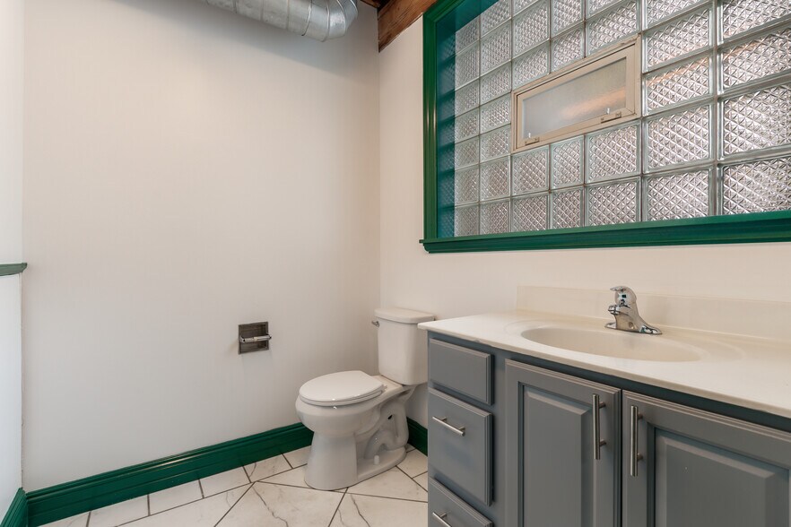 More Photos Of 414 N Carpenter St, Chicago Unknown For Lease