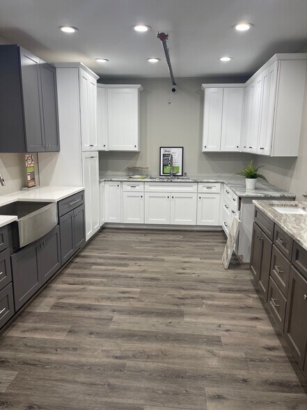 More Photos Of 1010 N Duncanville Rd, Duncanville Flex For Sale