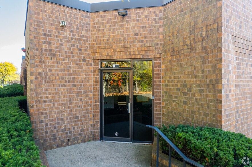 More Photos Of 2260 Cabot Blvd W, Langhorne Unknown For Lease