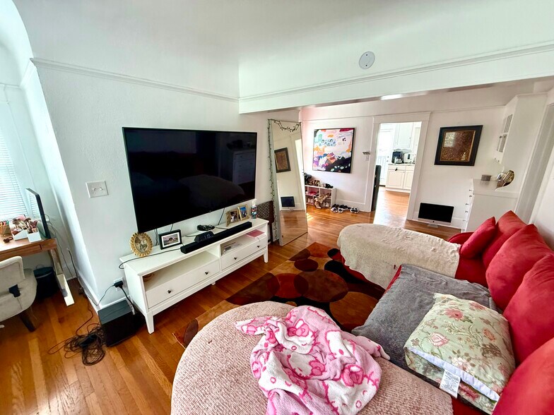 More Photos Of 2438-2446 India St, San Diego Apartments For Sale