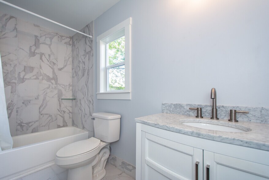 More Photos Of 6215 Hotel St, Austell Light Distribution For Lease