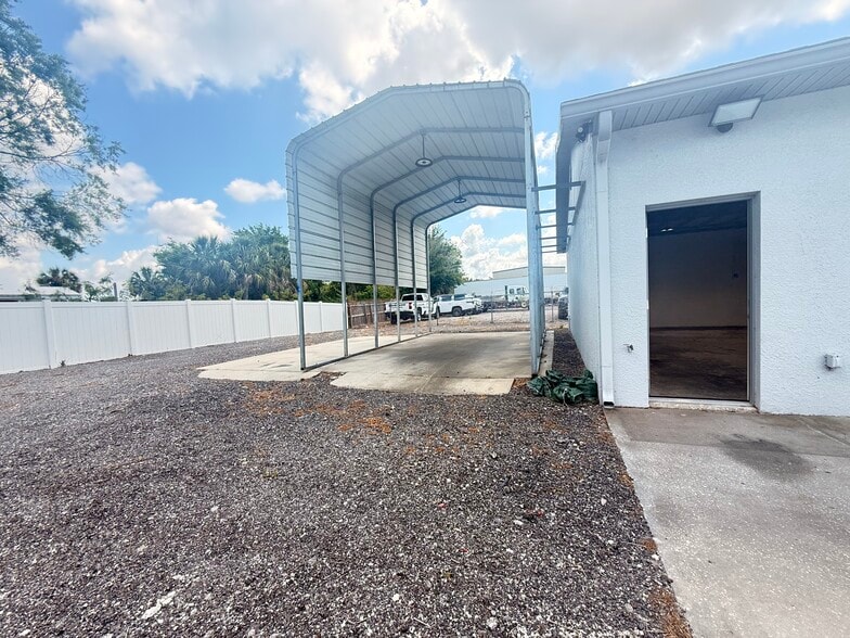 More Photos Of 6129 Siesta Ln, Port Richey Warehouse For Lease