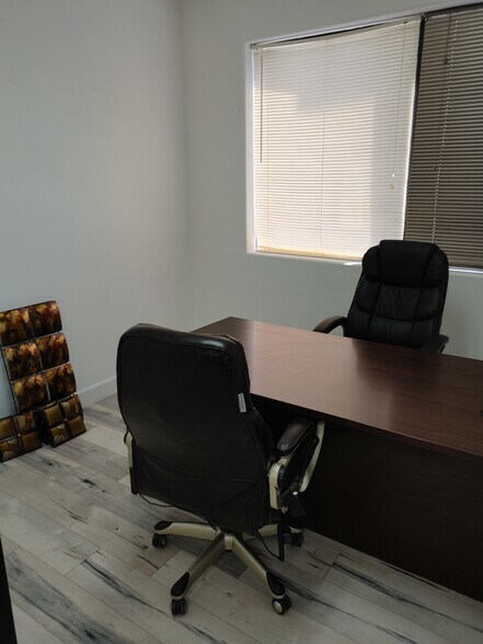 More Photos Of 8867 W Flamingo Rd, Las Vegas Office For Sale